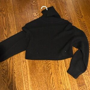 H&M Turtleneck cropped sweater. Size XS.